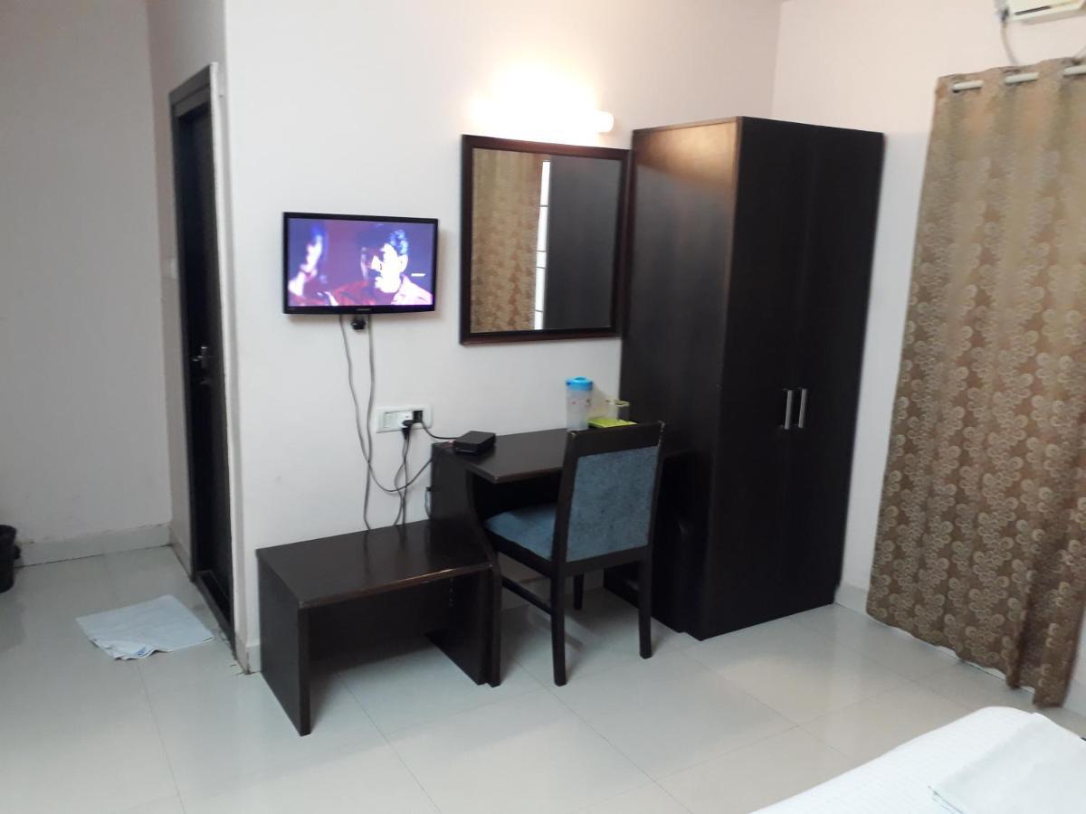 Seaqueen Residency Hotel Chennai Exterior foto